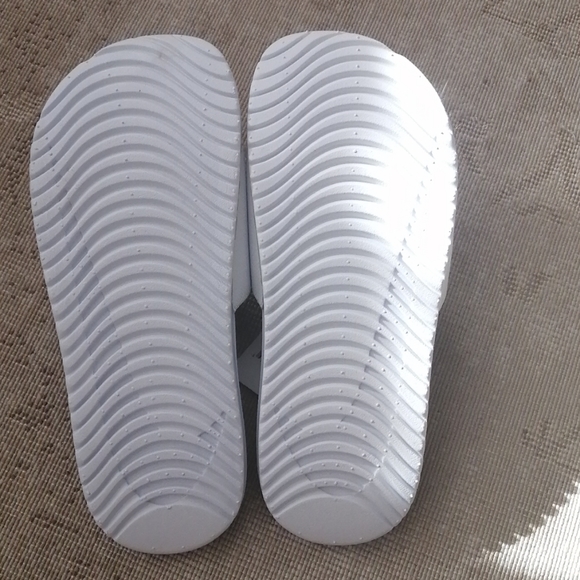 Nike Slippers - Picture 2 of 2